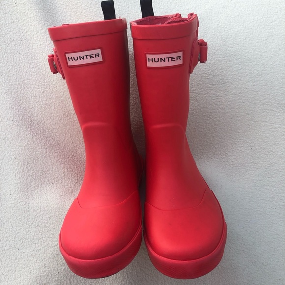 boys red rain boots
